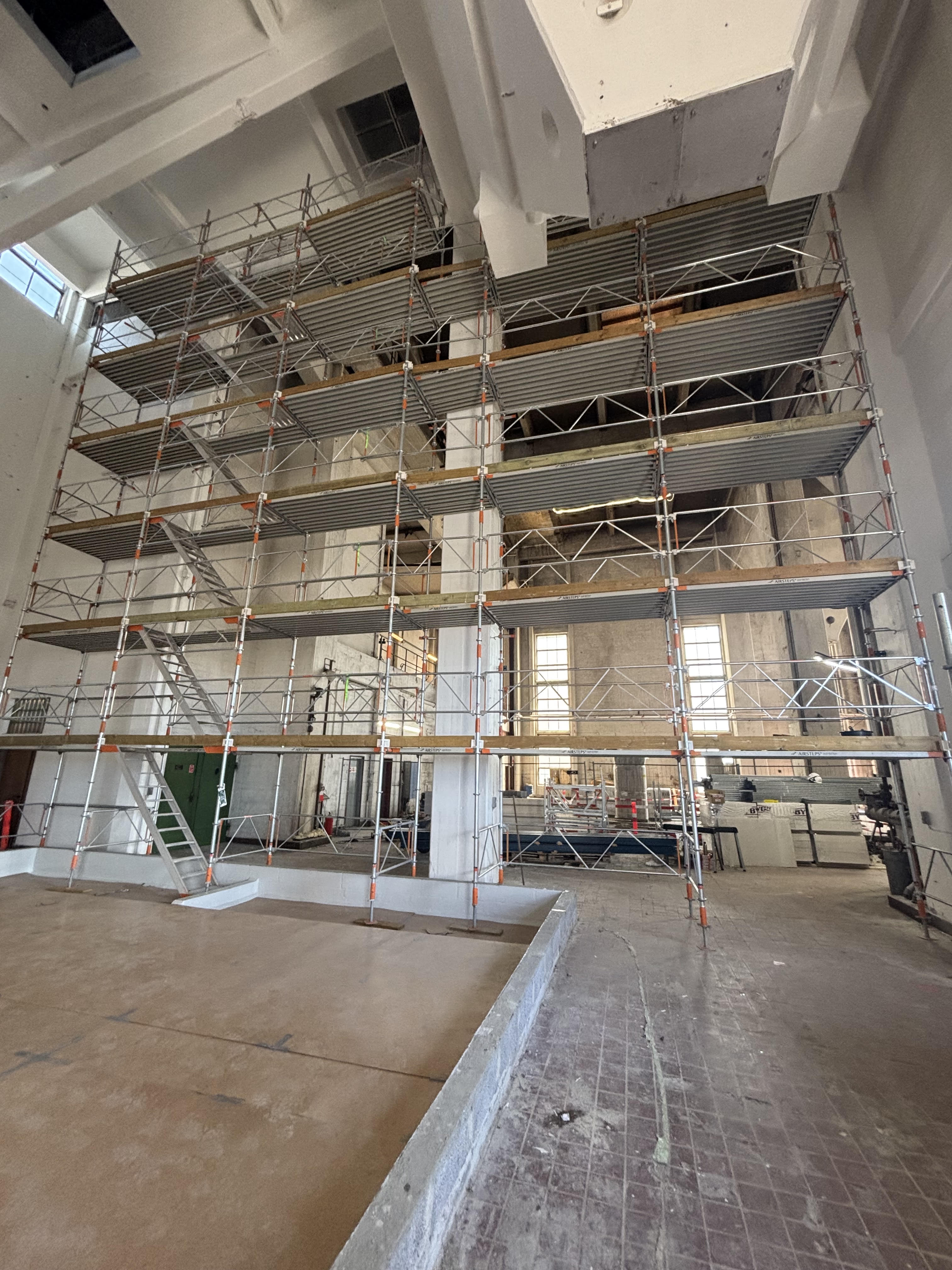 Scaffolding on residential facade in Rønne, Denmark — Bornholms Stillads Service